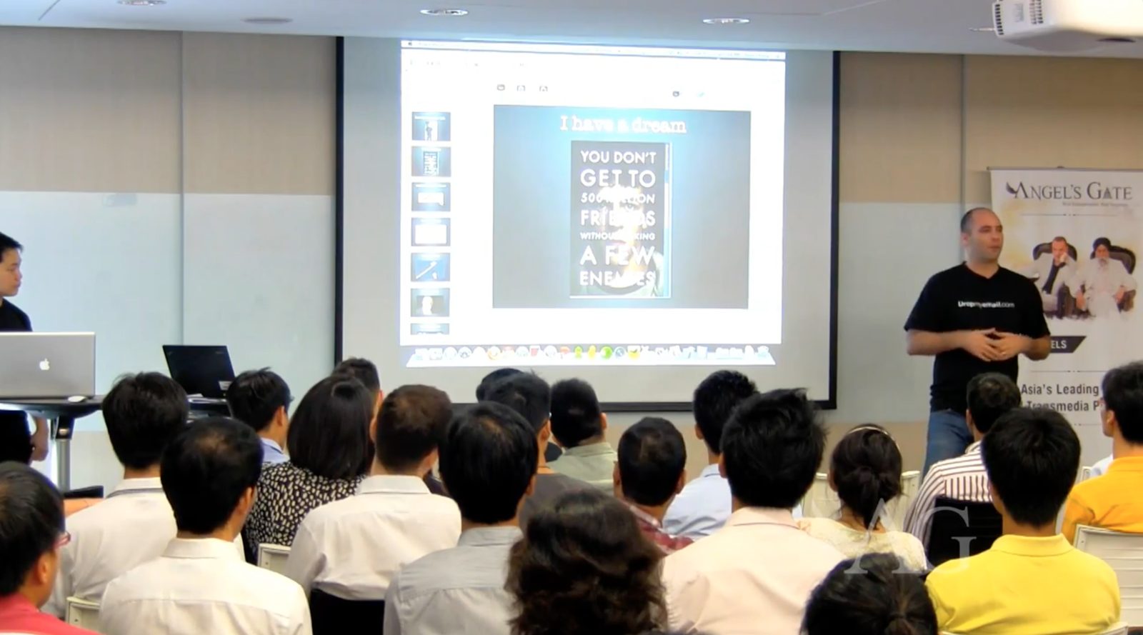 John Fearon speaking to a room of startup founders at an Angel's Gate event